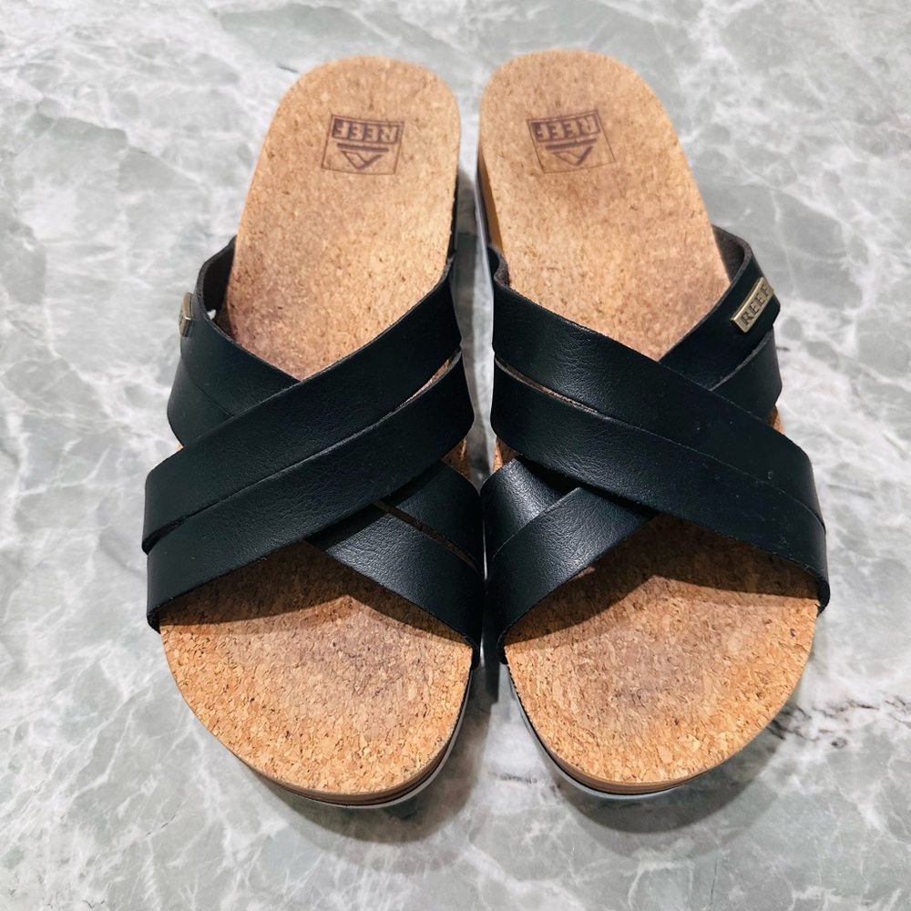 KEEN Women's Black Cross-Strap Sandals Kaia SZ 9